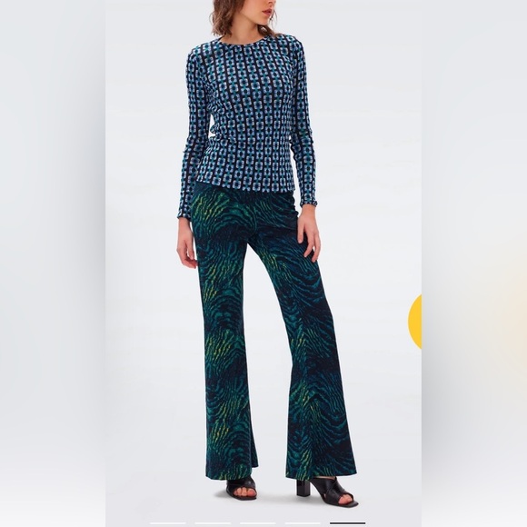 DVF Logan Reversible Mesh Top in Chain Geo Multi and Moire Tiger - Picture 3 of 9